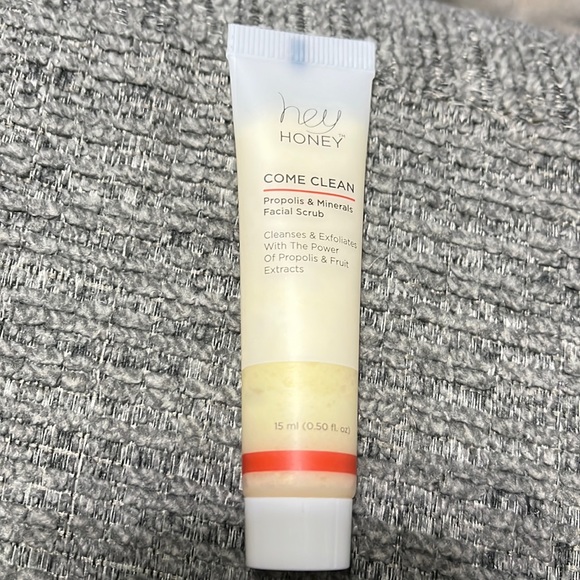 Facial scrub - Picture 1 of 2